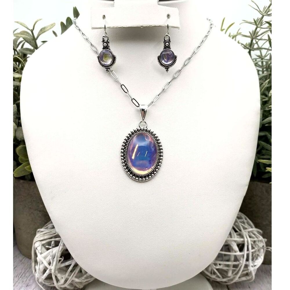 Vintage Style Opalescent Pendant Jewelry Set Silver Tone Iridescent